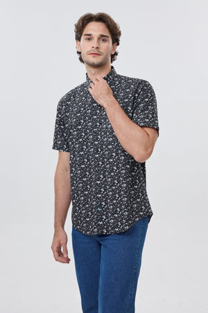 Chemise infroissable Leo Chevalier motifs fleurs noires