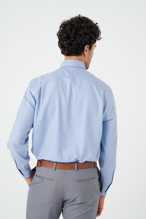 Col roulé sans repassage en coton élasthanne coupe standard pour homme
