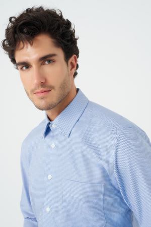 Col roulé sans repassage en coton élasthanne coupe standard pour homme