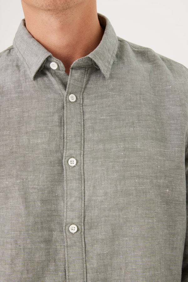 Chemise à col boutonné caché en mélange de lin et de coton